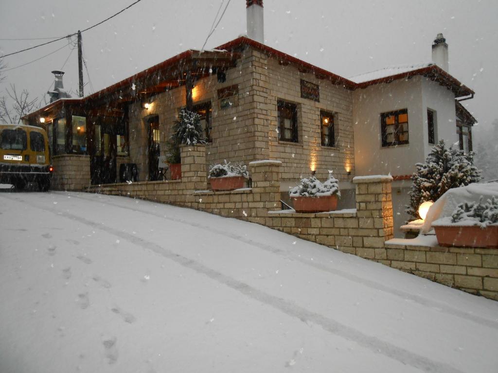 Oihalia Guesthouse Fidhakia Exterior photo